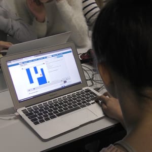 Am Zukunftstag lernten die MĂ€dchen die Grundlagen des Programmierens