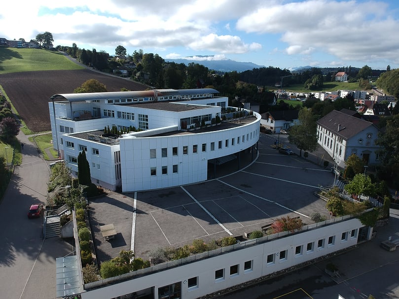Das Schulhaus der Orientierungsschule in Tafers